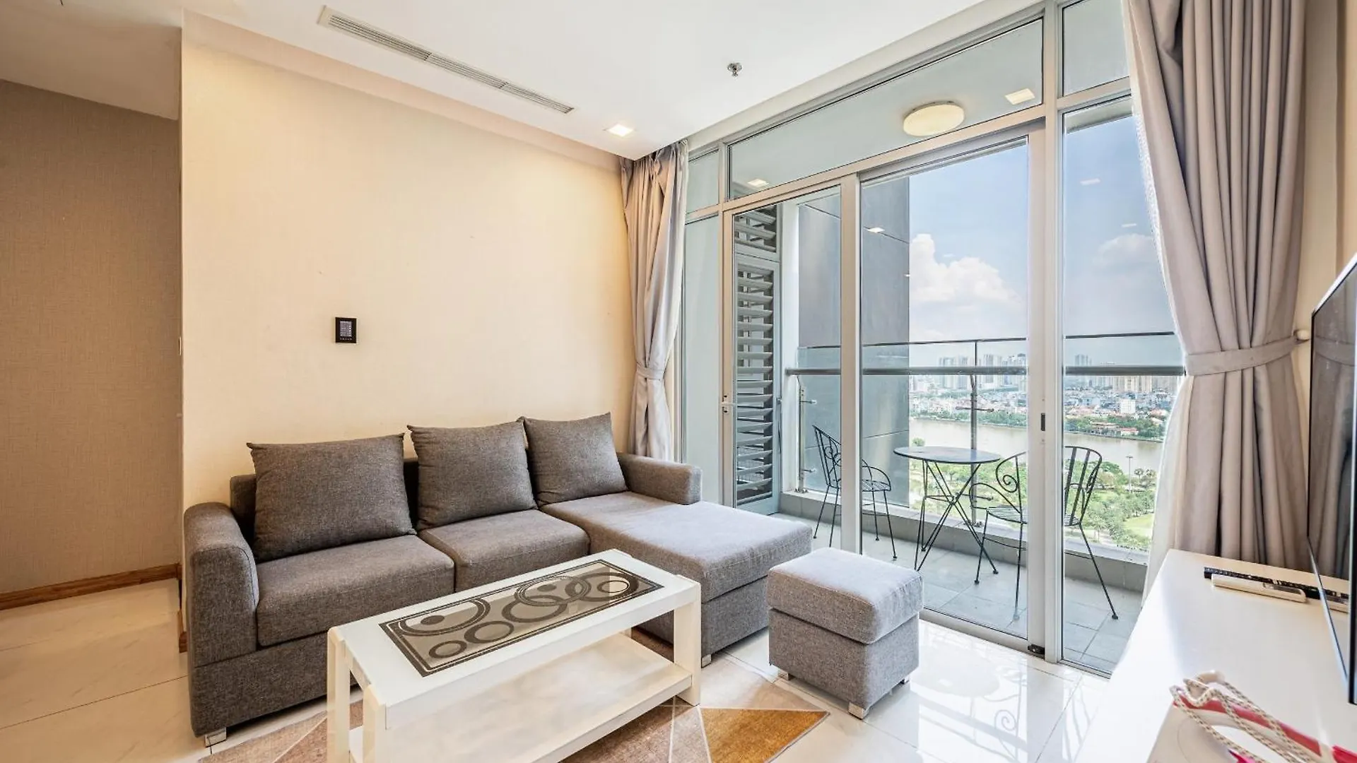 Landmark Garden Balcony Apartment Ho Chi Minh City